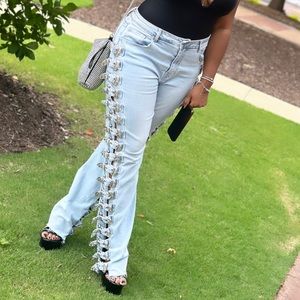 ALL ABOUT BUCKLES WIDE LEG JEANS IN LIGHT BLUE DENIM